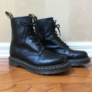 Dr. Martens 1460 Women’s Smooth Leather Boots